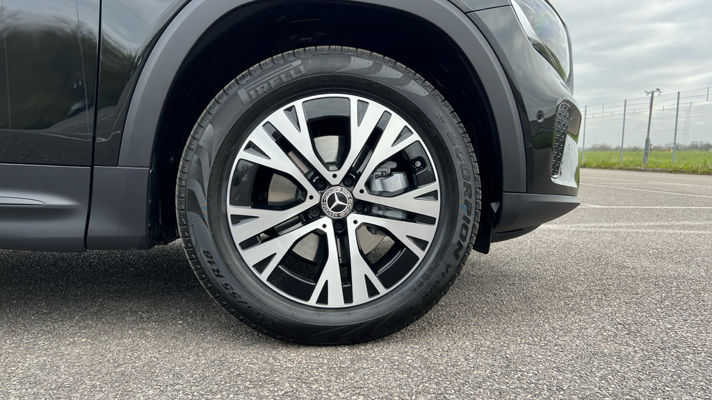 Mercedes-Benz GLB Class Glb 200 Sport Executive 7G-tronic Black #5