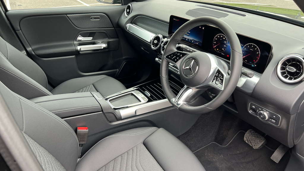 Mercedes-Benz GLB Class Glb 200 Sport Executive 7G-tronic Black #3