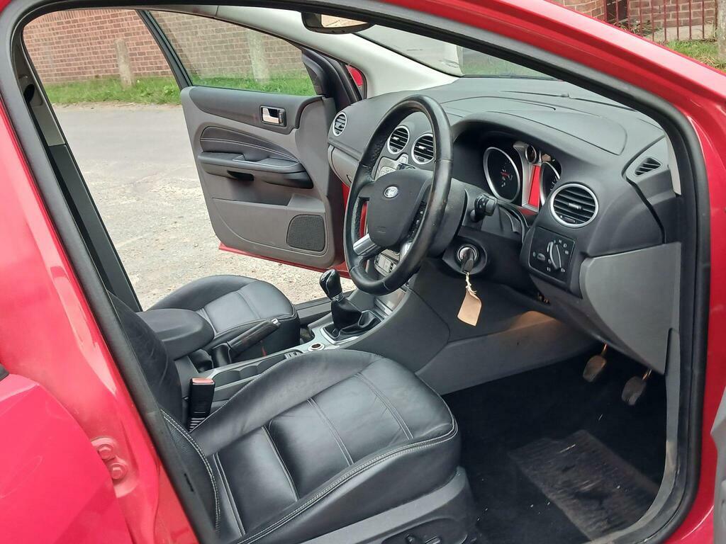 Ford Focus 1.8 Tdci Titanium Red #4