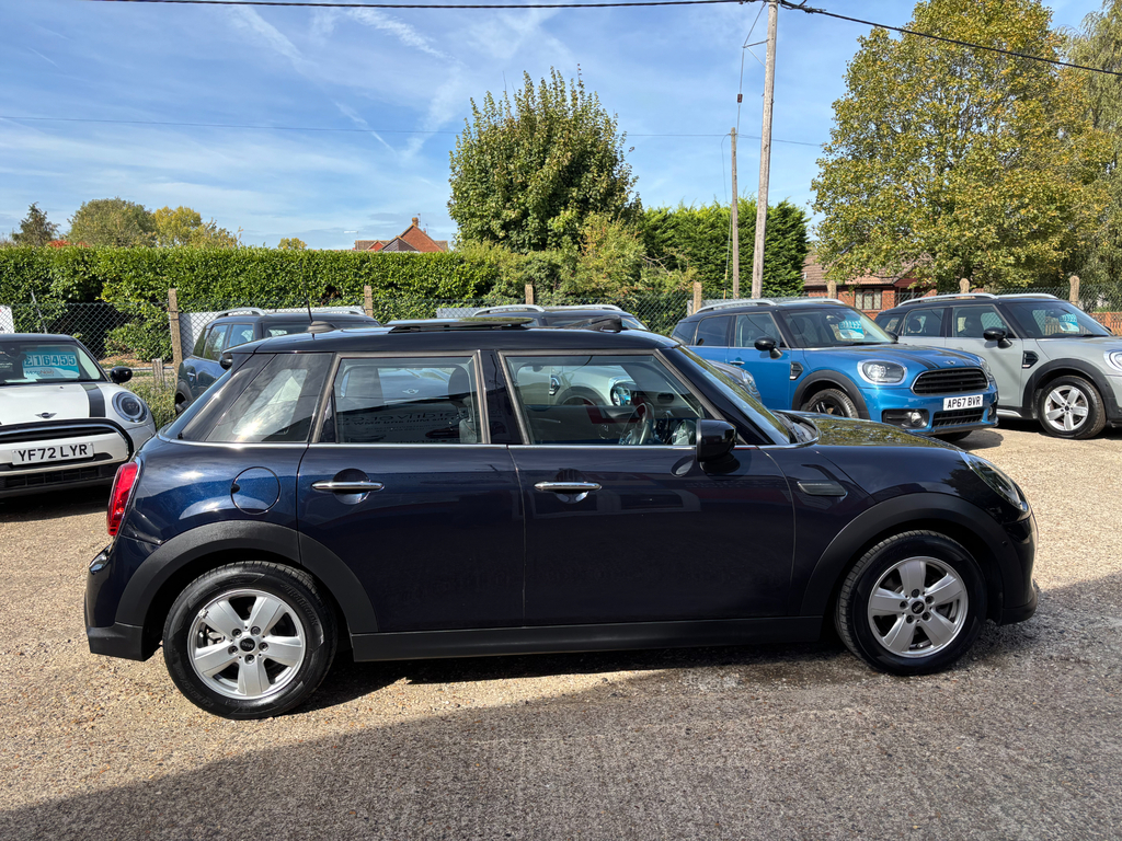 Mini Hatch 1.5 Cooper Classic Hatchback Steptronic Black #2