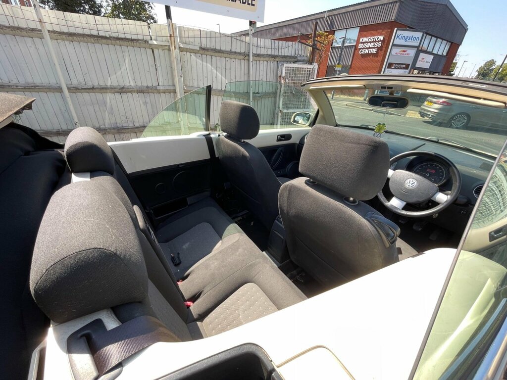 Volkswagen Beetle 2.0 S Cabriolet Euro 4 Beige #28