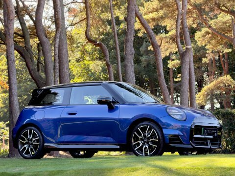 Mini Electric Cooper E Sport Blue