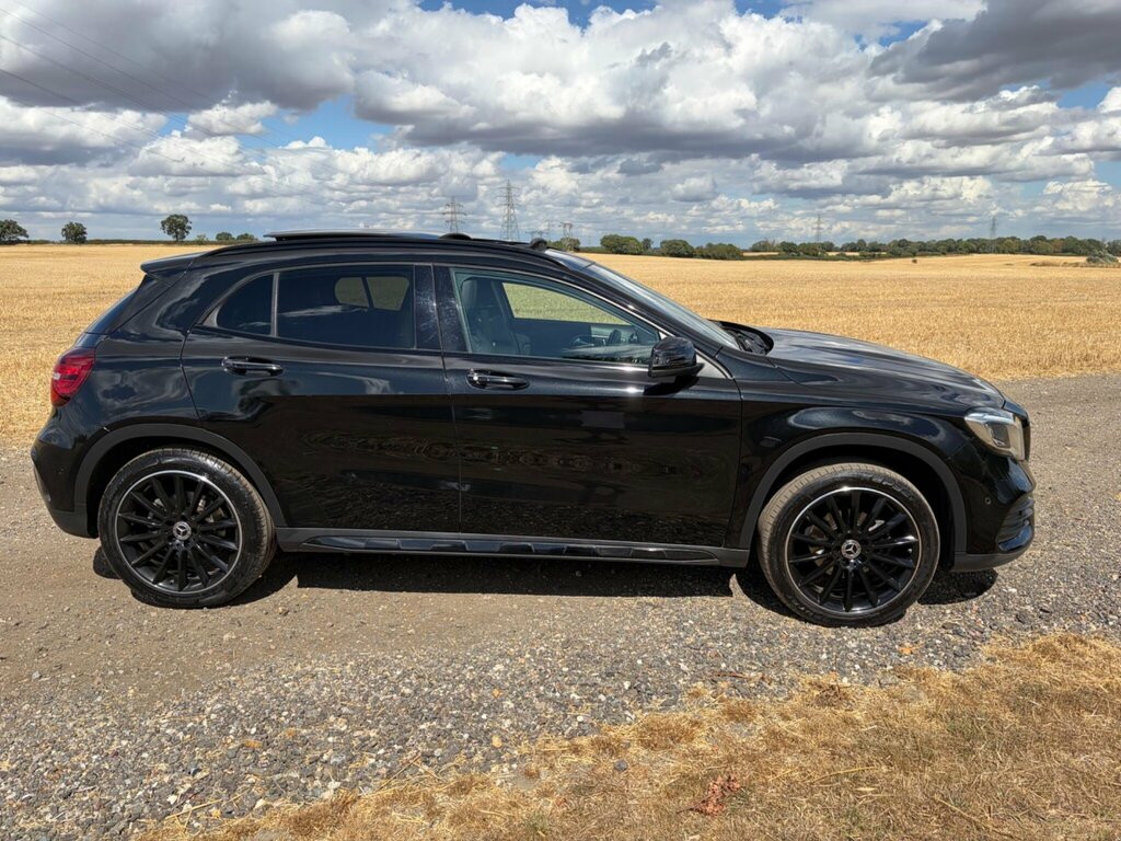 Mercedes-Benz GLA Class Gla180 Amg Line Edition White #21