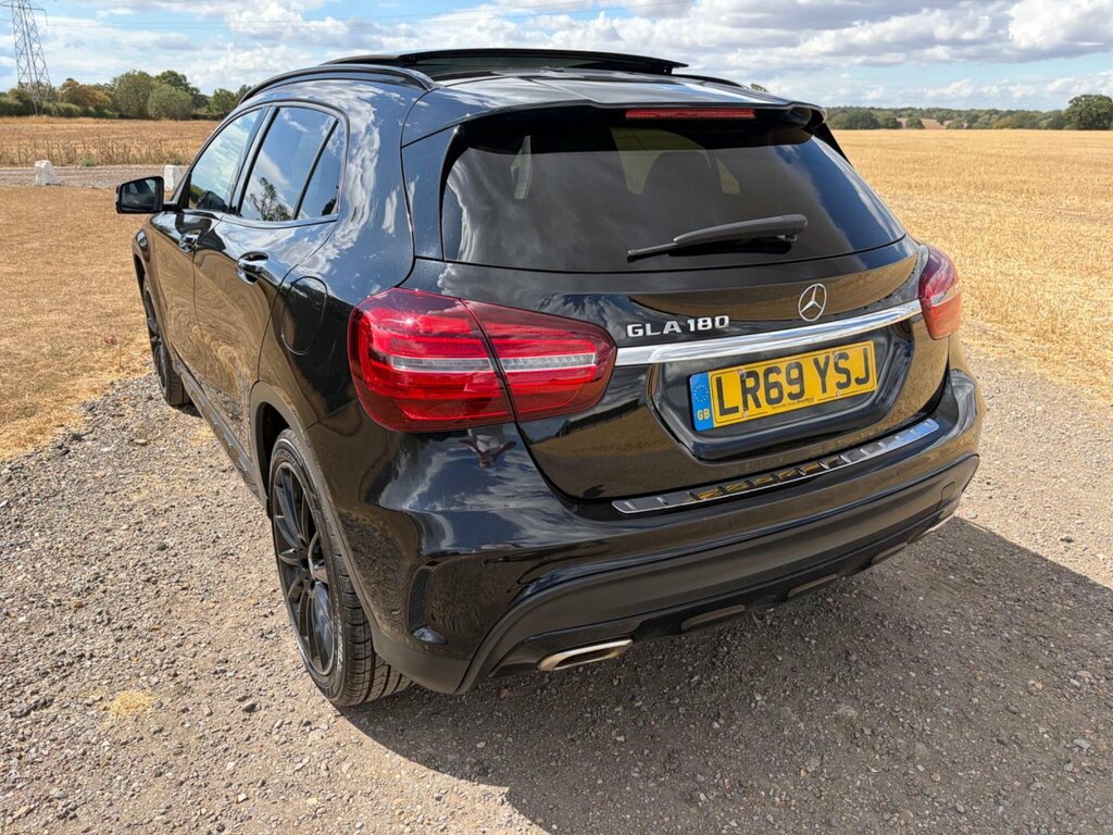 Mercedes-Benz GLA Class Gla180 Amg Line Edition White #23