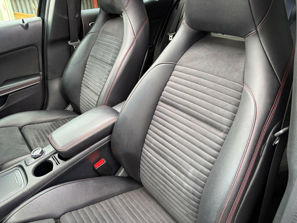 Mercedes-Benz GLA Class Gla180 Amg Line Edition White #34
