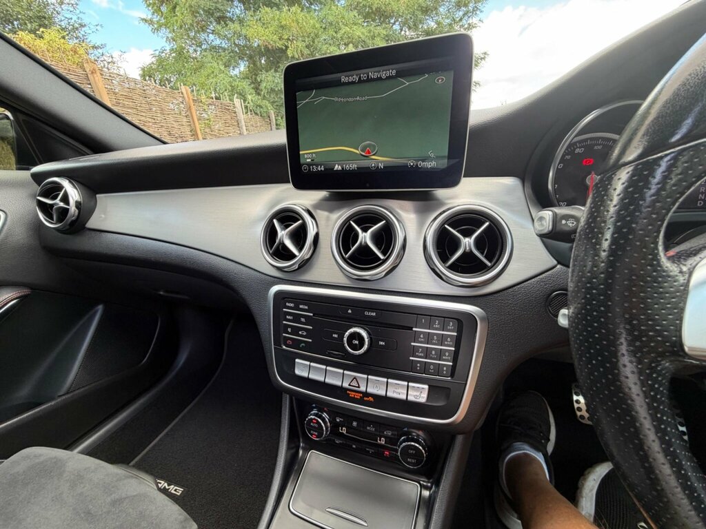 Mercedes-Benz GLA Class Gla180 Amg Line Edition White #27