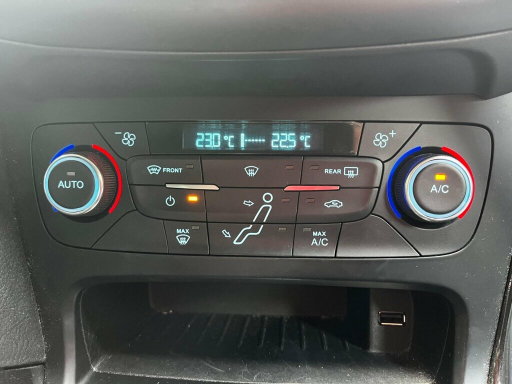 Ford Focus Hatchback 2.0T Ecoboost St-3 Euro 6 Ss 201 White #17