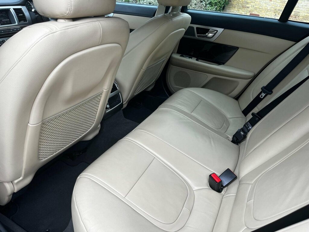 Jaguar XF 2.0 Prestige 161 Bhp Grey #30