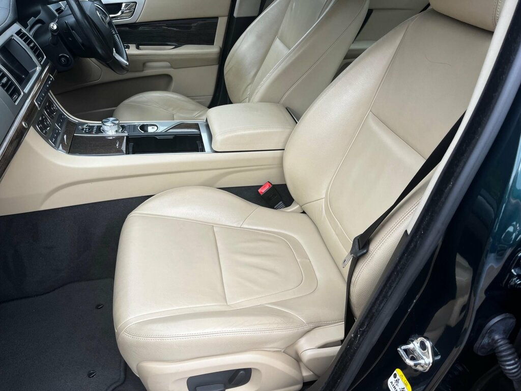 Jaguar XF 2.0 Prestige 161 Bhp Grey #28