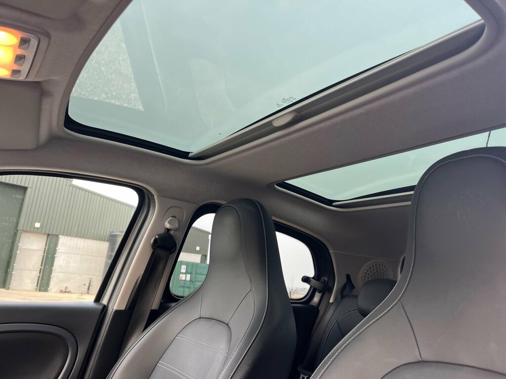 Smart Forfour Hatchback White #12