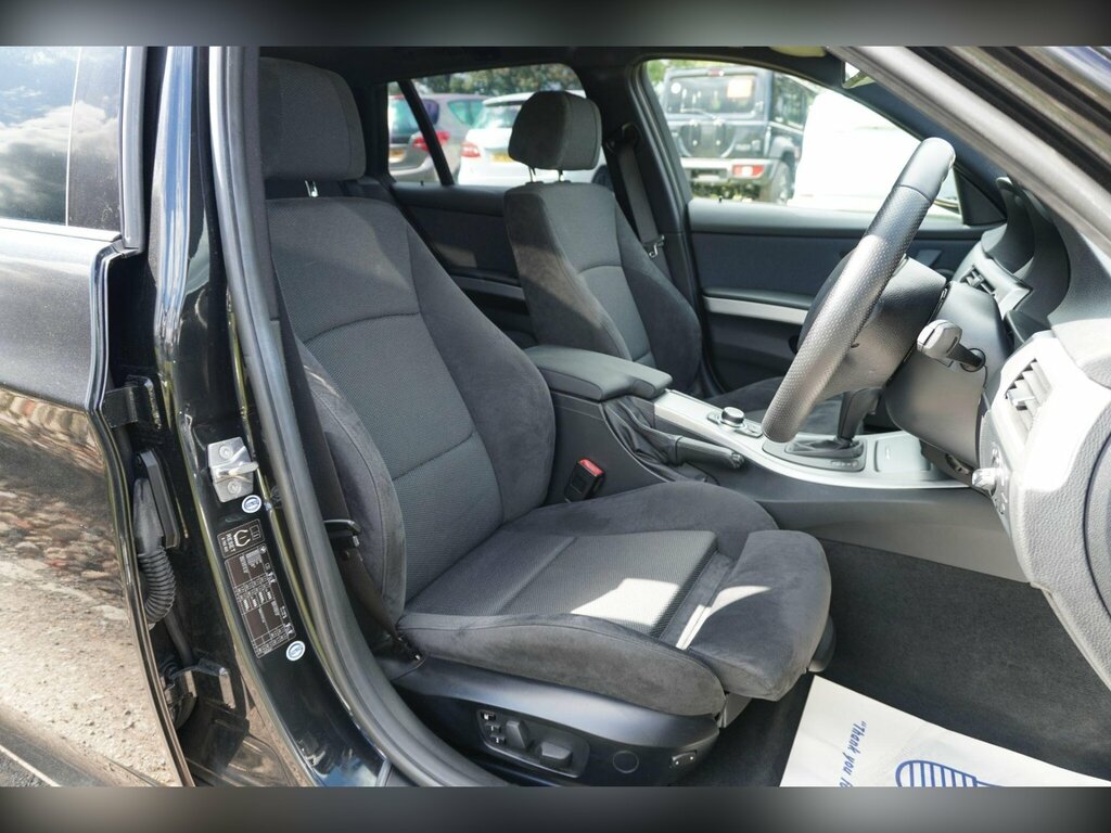 BMW 3 Series Estate 2.0 Blue #16