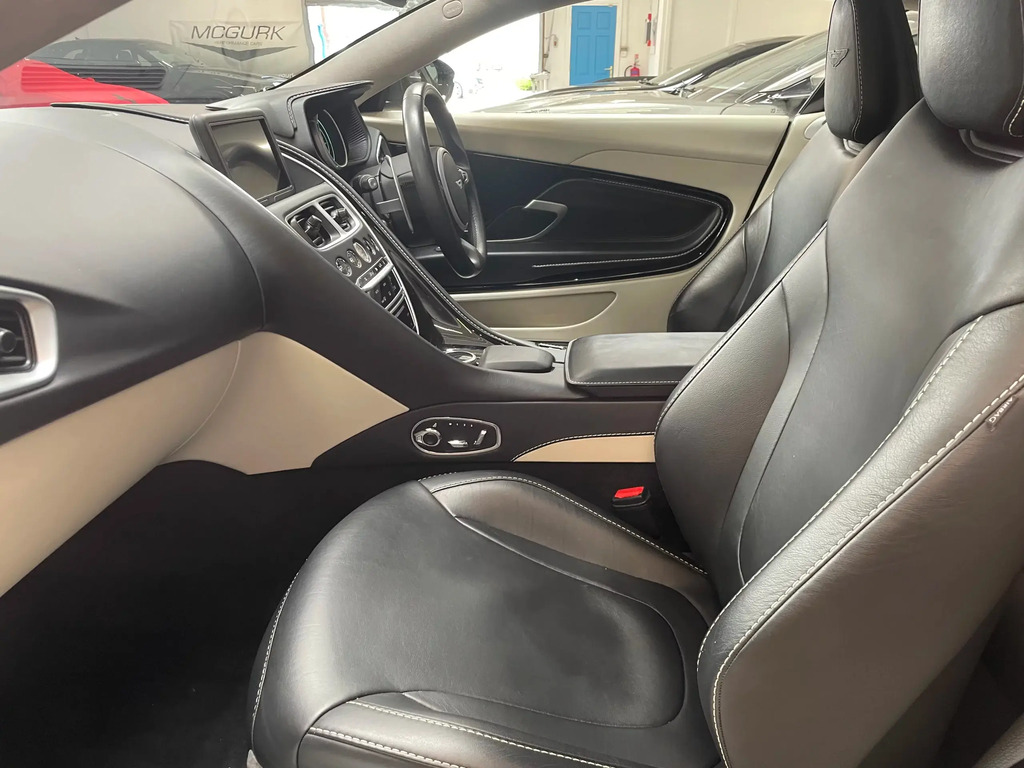 Aston Martin DB11 V8 Volante Touchtronic Gold #10