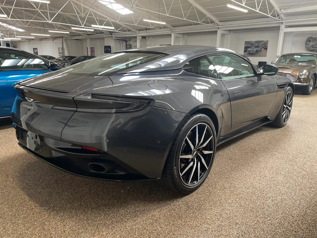 Aston Martin DB11 V8  #3