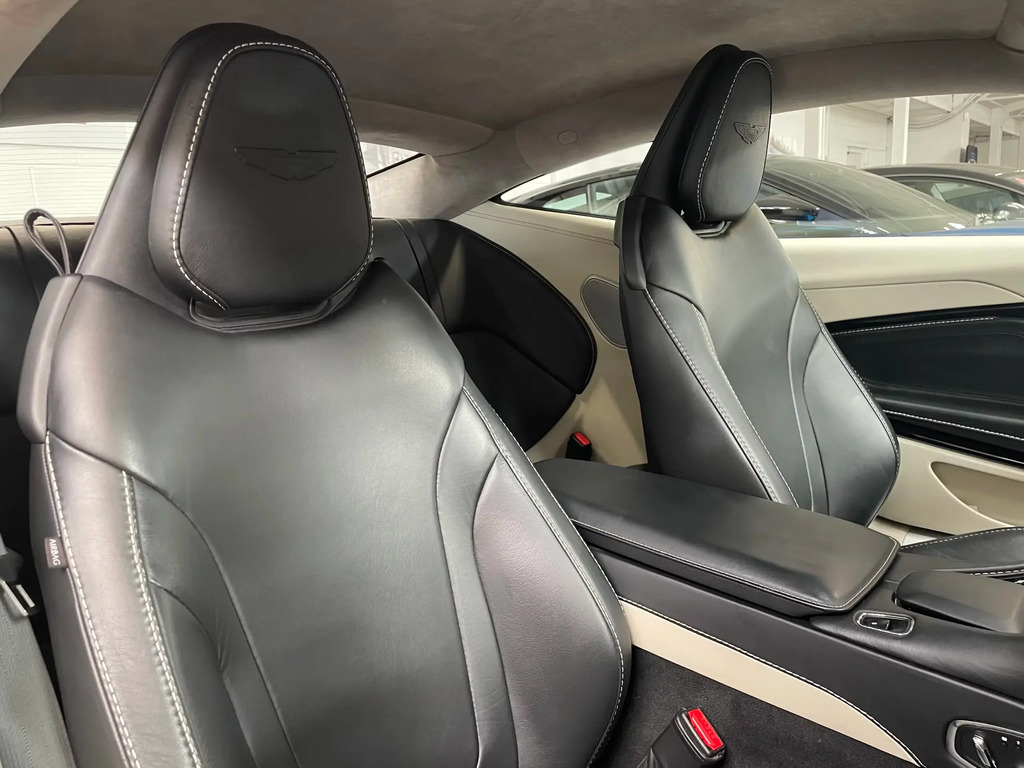 Aston Martin DB11 V8 Volante Touchtronic Gold #8