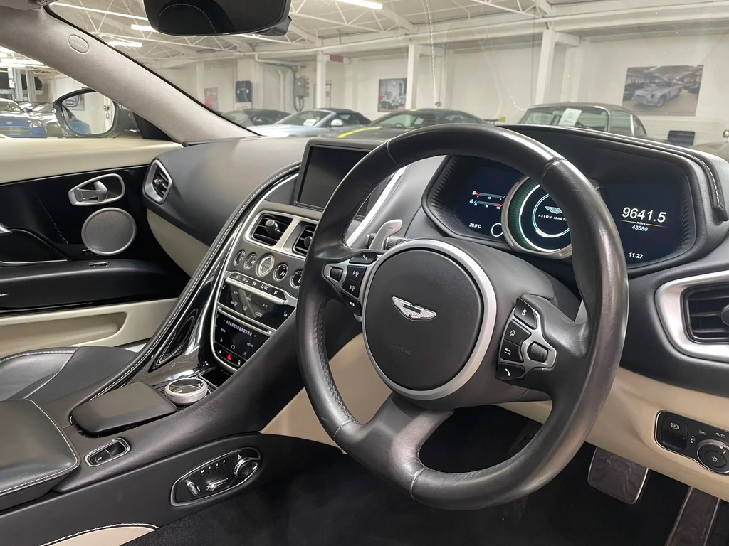Aston Martin DB11 V8 Volante Touchtronic Gold #9