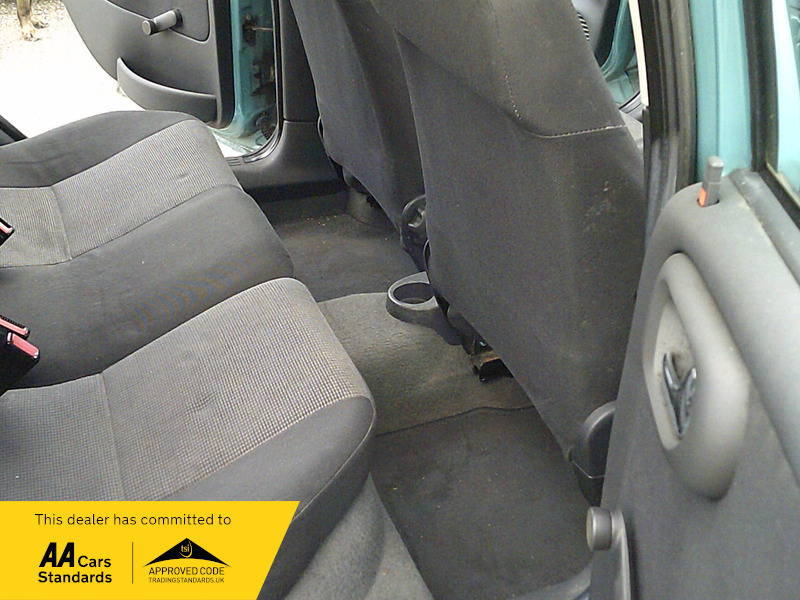 Vauxhall Corsa 2005 54 1.4I 16V Design Ac Silver #19