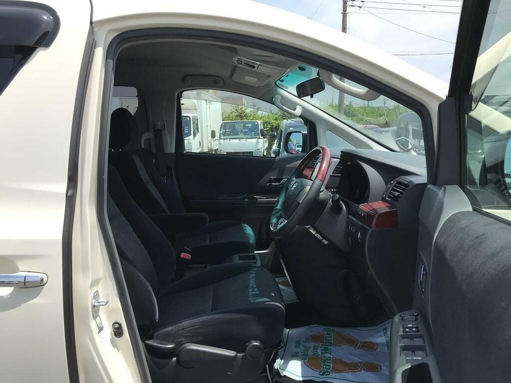 Toyota Alphard 2.4 240S 7 Seater White #2