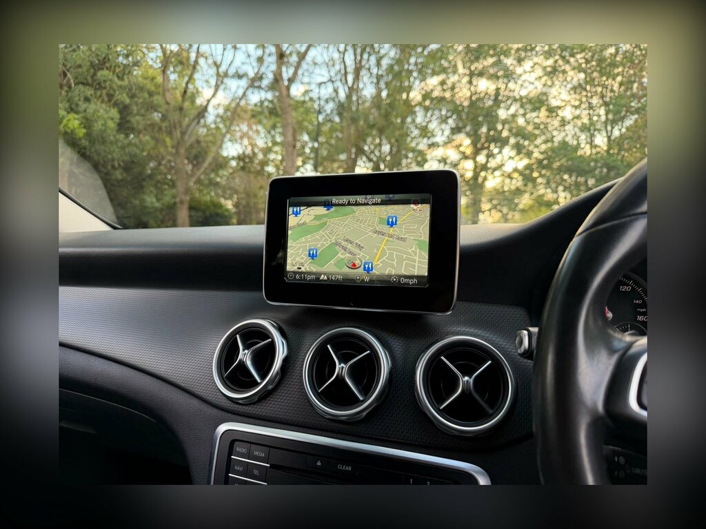 Mercedes-Benz GLA Class 2.1 Gla 200 D Amg Line Premium 134 Bhp Green #28