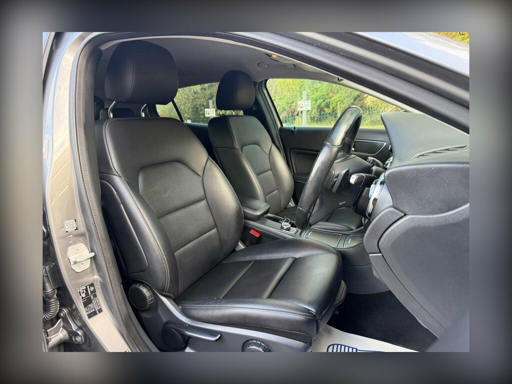 Mercedes-Benz GLA Class 2.1 Gla 200 D Amg Line Premium 134 Bhp Green #13