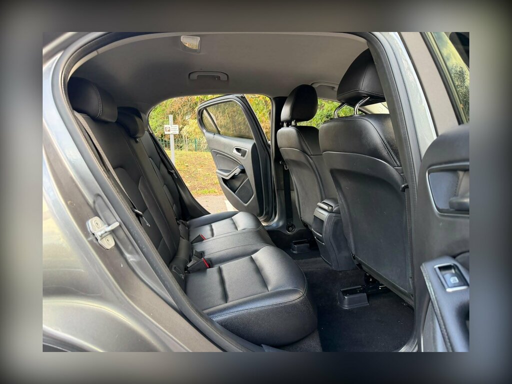 Mercedes-Benz GLA Class 2.1 Gla 200 D Amg Line Premium 134 Bhp Green #17