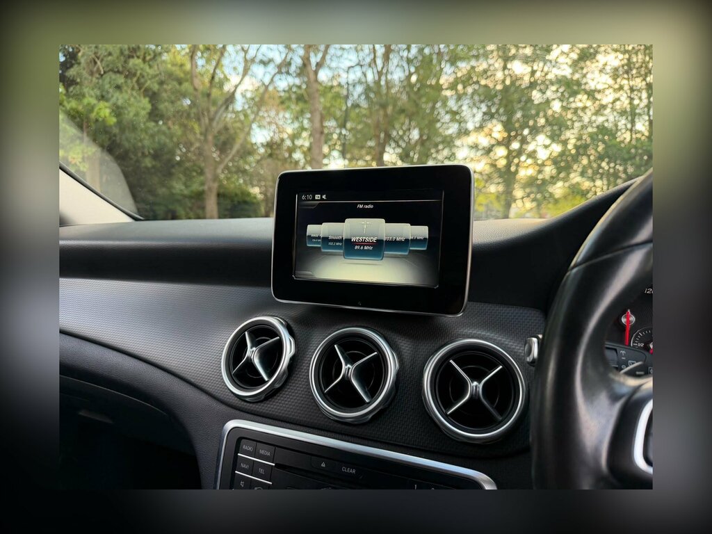 Mercedes-Benz GLA Class 2.1 Gla 200 D Amg Line Premium 134 Bhp Green #24