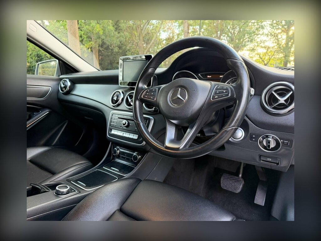 Mercedes-Benz GLA Class 2.1 Gla 200 D Amg Line Premium 134 Bhp Green #11