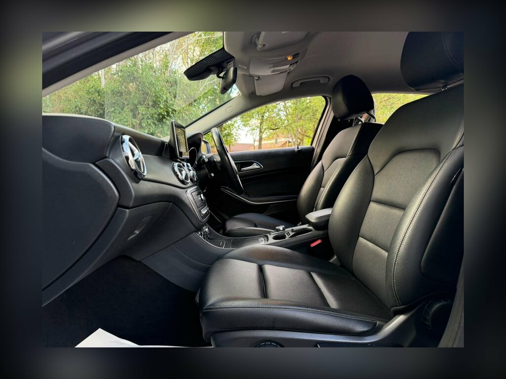 Mercedes-Benz GLA Class 2.1 Gla 200 D Amg Line Premium 134 Bhp Green #14