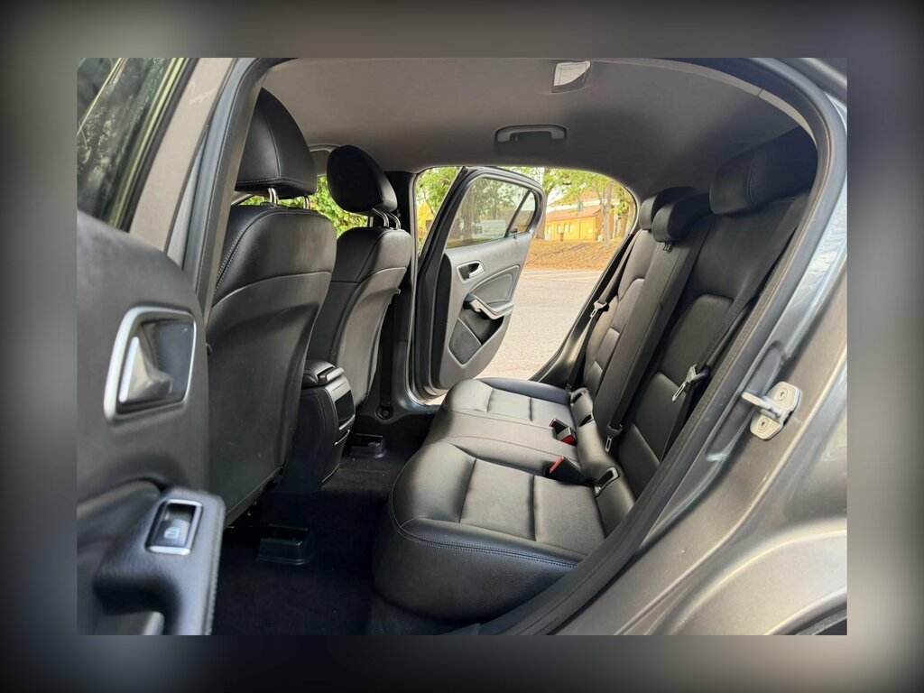 Mercedes-Benz GLA Class 2.1 Gla 200 D Amg Line Premium 134 Bhp Green #20