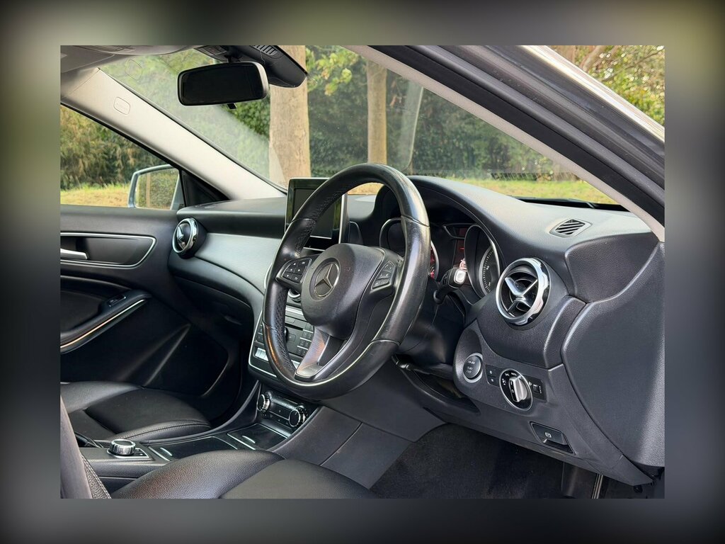 Mercedes-Benz GLA Class 2.1 Gla 200 D Amg Line Premium 134 Bhp Green #10