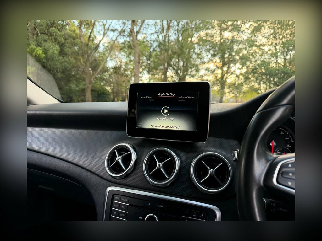 Mercedes-Benz GLA Class 2.1 Gla 200 D Amg Line Premium 134 Bhp Green #26