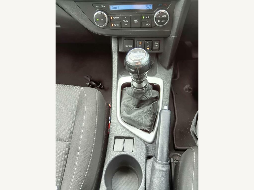 Toyota Auris 1.4 D-4d Icon White #23