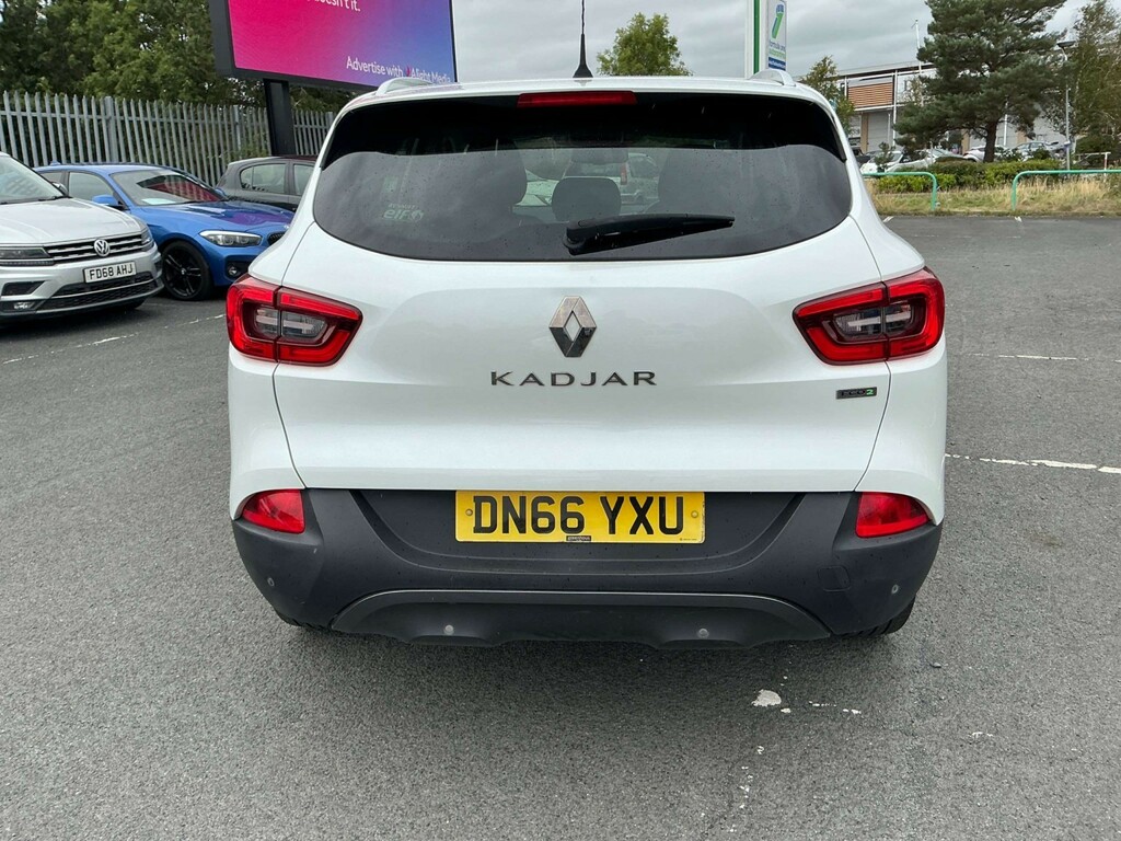 Renault Kadjar 1.5 Signature Nav Dci 110 White #3