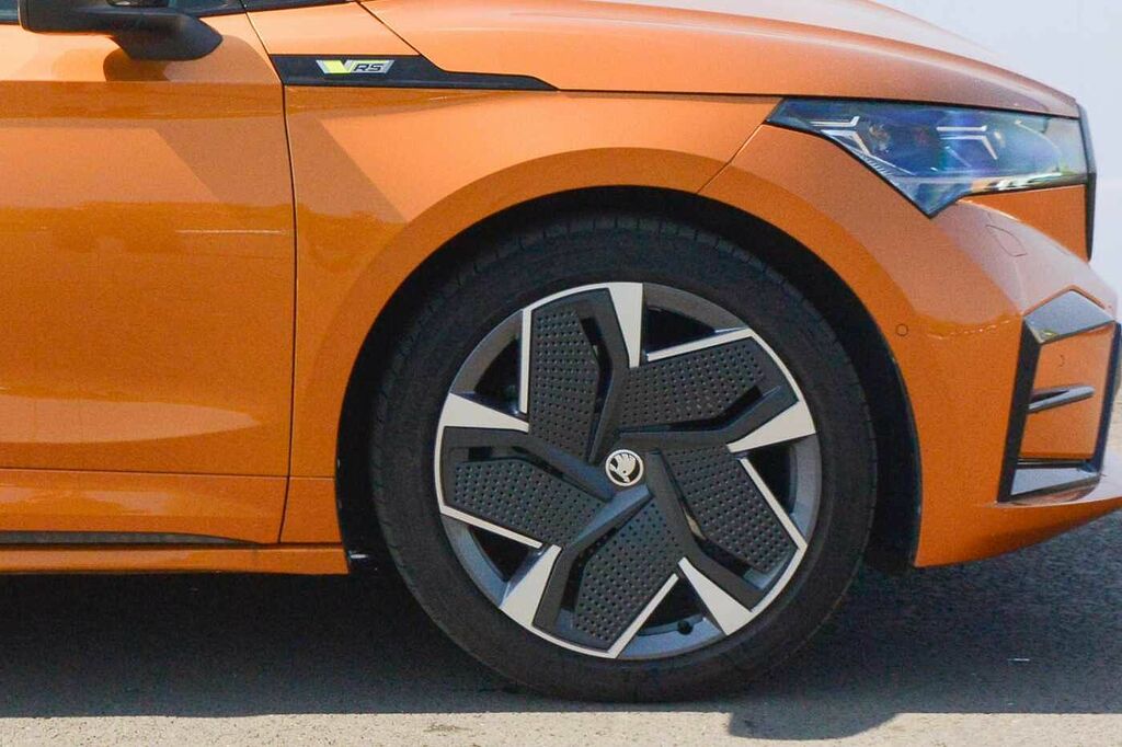Skoda ENYAQ 220Kw Vrs 82Kwh 4X4 Orange #5