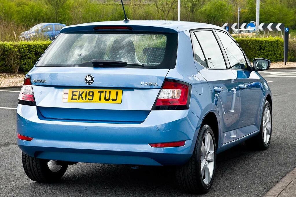 Skoda Fabia 1.0 Tsi 110 Se Dsg White #7
