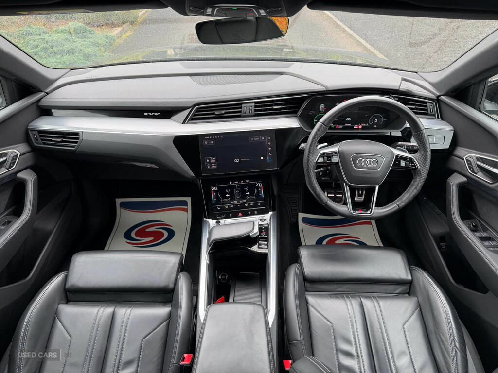 Audi Q8 e tron 300Kw 55 Quattro 114Kwh S Line Black #5