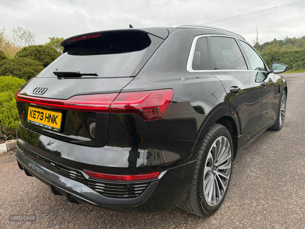 Audi Q8 e tron 300Kw 55 Quattro 114Kwh S Line Black #2