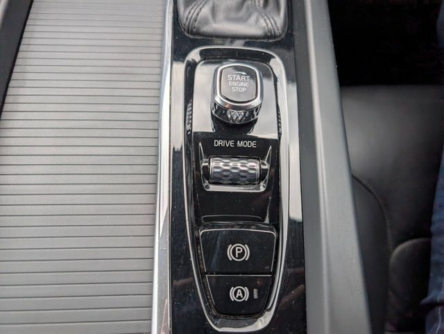 Volvo XC60 D4 190 R Design Lux Nav Awd White #33