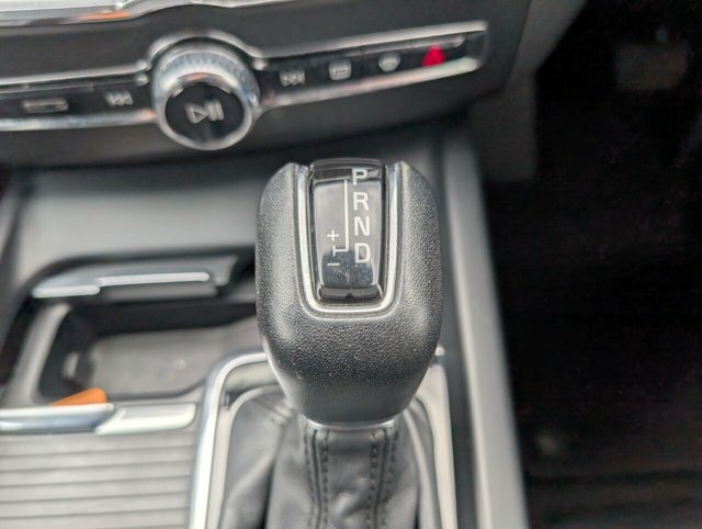 Volvo XC60 D4 190 R Design Lux Nav Awd White #34