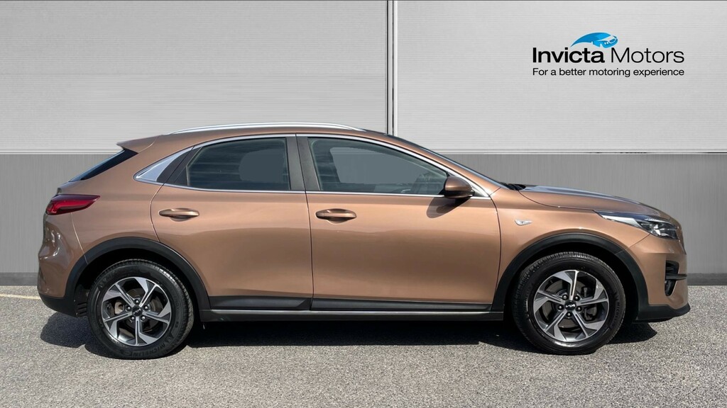 Kia Xceed Hatchback Brown #2
