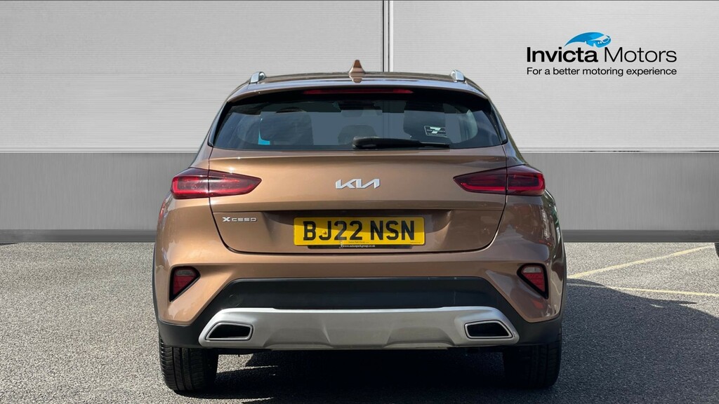 Kia Xceed Hatchback Brown #4