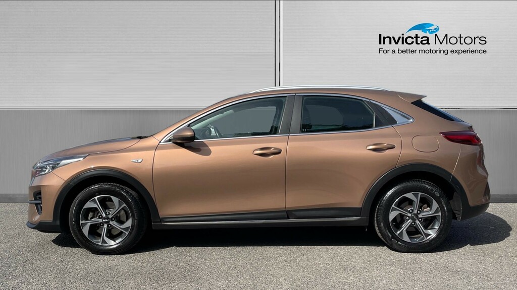 Kia Xceed Hatchback Brown #6