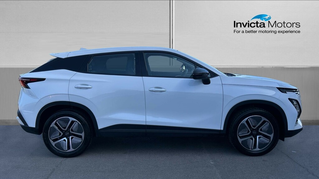 Omoda 5 Hatchback White #2