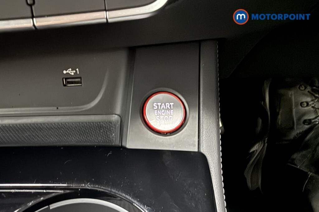 Audi A4 2.0 Tdi 40 Black Edition Saloon S Troni Black #24