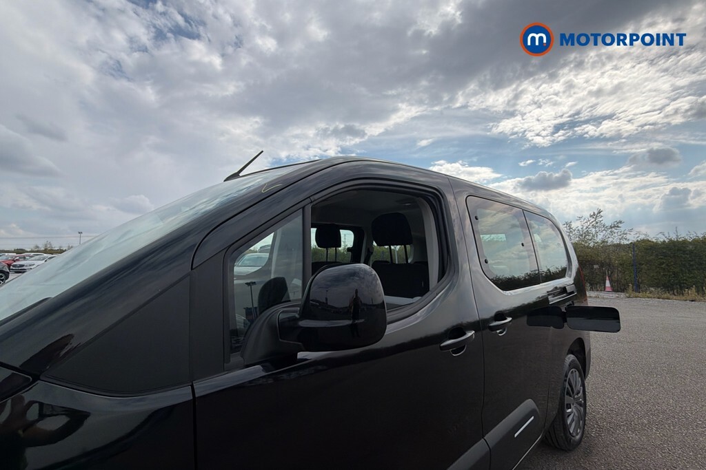 Citroen e-Berlingo 100Kw Plus XL 52Kwh 7 Seat Green #39
