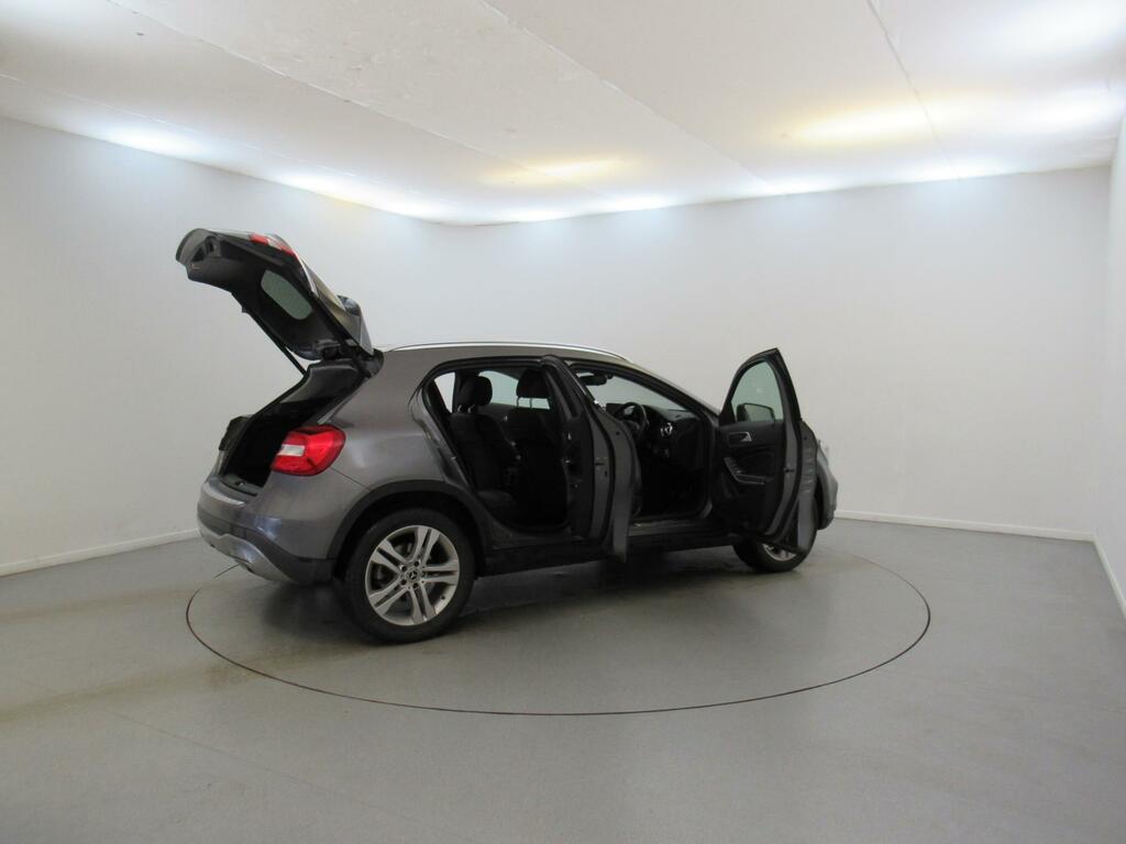 Mercedes-Benz GLA Class 2.1 Gla200d Se Executive Euro 6 Ss Black #26