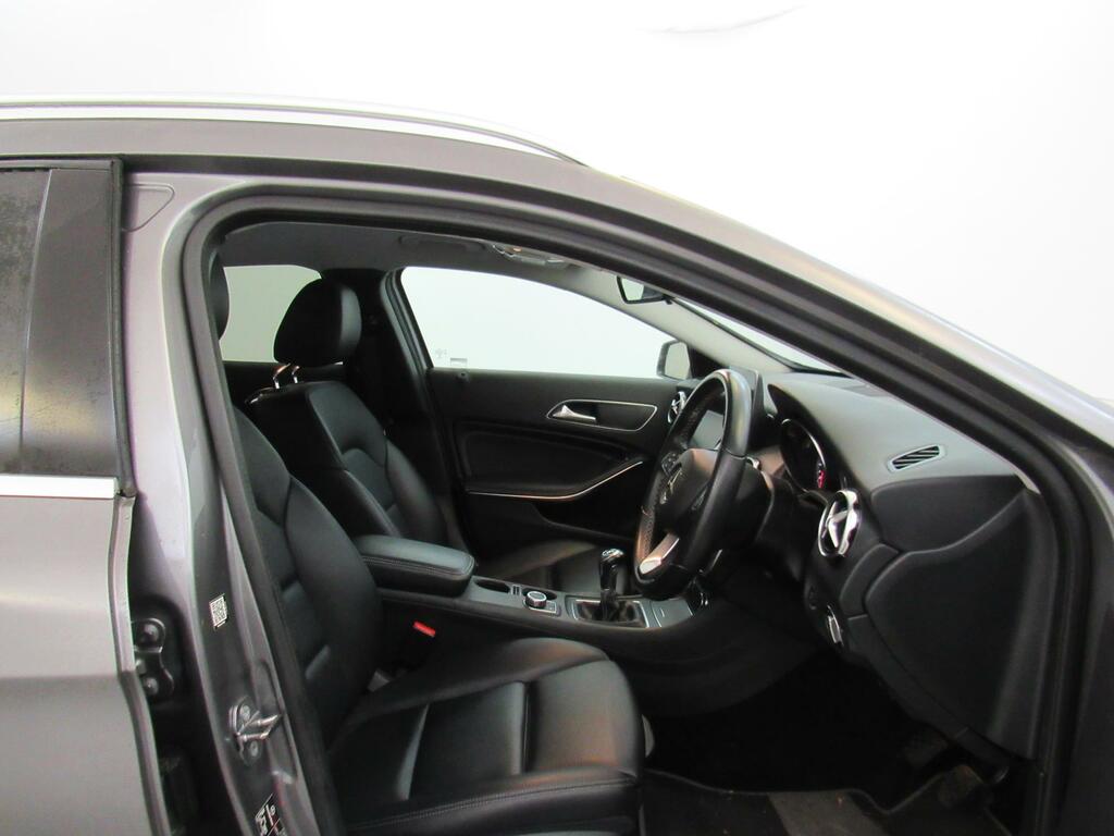 Mercedes-Benz GLA Class 2.1 Gla200d Se Executive Euro 6 Ss Black #9