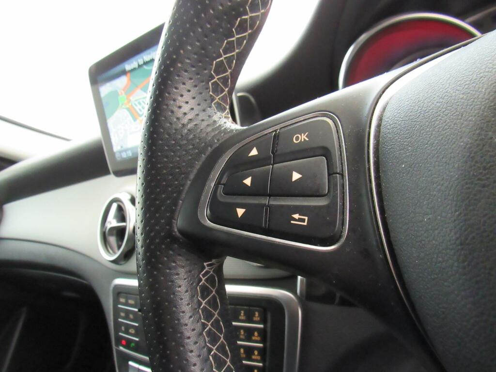 Mercedes-Benz GLA Class 2.1 Gla200d Se Executive Euro 6 Ss Black #19