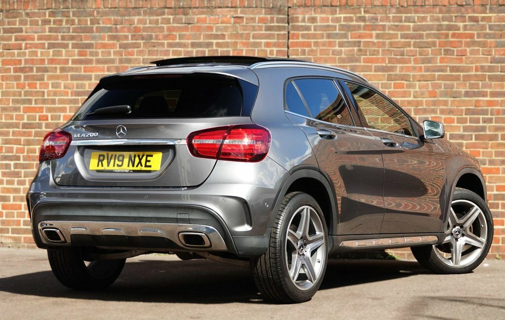 Mercedes-Benz GLA Class 1.6 Gla200 Amg Line Premium Plus Suv Grey #4