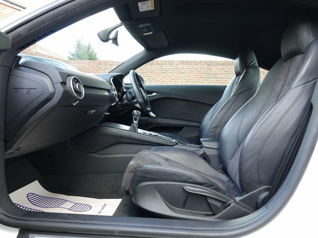 Audi TT Roadster Black Edition 2.0 Tdi Ultra 184 Ps 6-Spe White #7