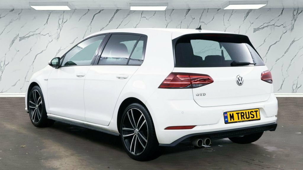 Volkswagen Golf 2L Gtd White #3